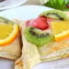 Слойки с кремом и фруктами