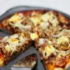 Пицца с перепелиными яйцами