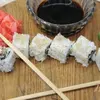 Ролл с соленым лососем огурцом и сыром в кунжуте