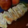 Сырный рулет в омлете