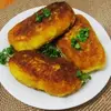 Картофельные пирожки с сардельками
