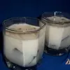 Желе из топленого молока с кусочками шоколадного желе