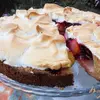 Пирог с грушами и вишней