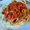 Свиные отбивные с зелеными оливками