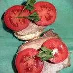 Бутерброд с языком и хреном