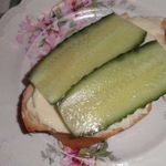 Сэндвич со сливочным сыром и огурцом