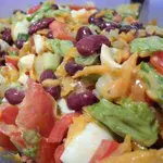 Салат с жареной морковью и фасолью