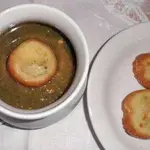 Суп-пюре из щавеля с крутонами