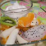 Экзотический фруктовый салат с соусом