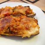 Лодочки из баклажанов с овощами