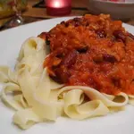 Спагетти с томатно-мясной подливой