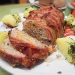 Рулет из фарша в беконе Фальшивый заяц
