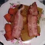 Тушеная тыква с беконом и морковью