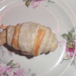 Мини-круассаны с соленой семгой