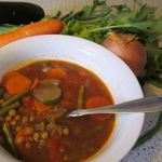 Суп с зеленой чечевицей и овощами