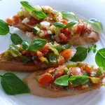 Брускетта с цуккини и болгарским перцем