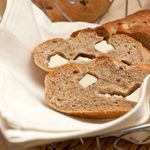 Гречневый хлеб с орехами и брынзой