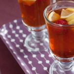 Имбирный чай с клубникой