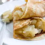 Тонкие блинчики с пряной яблочной начинкой