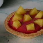 Холодные пирожные из вишни в тарталетках