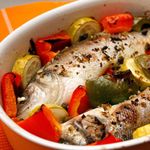 Сибас, запеченный с овощами