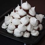 Торт из безе с шоколадным кремом