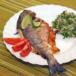 Дорада, фаршированная овощами