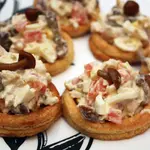Творожные кольца с куриным салатом