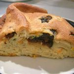 Творожный пирог с черносливом и морковью
