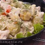 Куриное филе с брюссельской капустой, тушеное в сметане