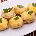 Корзинки с мясным фаршем под сыром