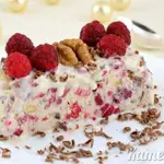 Мороженое «Семифредо» с малиной, шоколадом и орехами