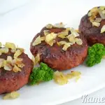 Шведские котлеты со свеклой и жареным луком