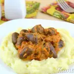 Куриные сердечки, тушенные в сметане