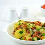 Картофель с беконом и луком