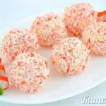 Крабовый салат с сыром и яйцами