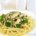 Жареные грибы с куриным филе и стручковой фасолью