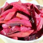 Салат из свеклы, селедки и яблок