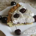 Пирог с безе и черешней