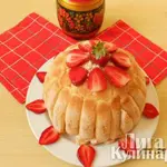 Шарлотка с клубникой