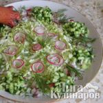 Шпикачки с овощным салатом
