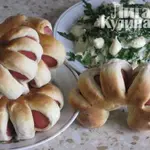 Сосиски в тесте Цветы  с овощным салатом