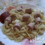 Кудрявые сосиски со спагетти