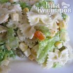 Салат с макаронами и овощами Бантики