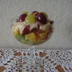 Фруктовый салат с йогуртом фантазия