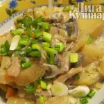Картофель тушеный с грибами в сметане
