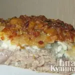 Свиные шницели с черносливом и яблоками