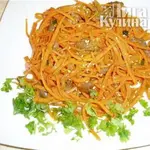 Остренький салат с морковкой и мясом