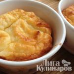 Творожная запеканка в формочках с бананом и персиком