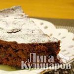 Шоколадный торт с миндалем и финиками
